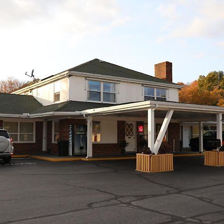 Elite Inn Moosup Exterior foto