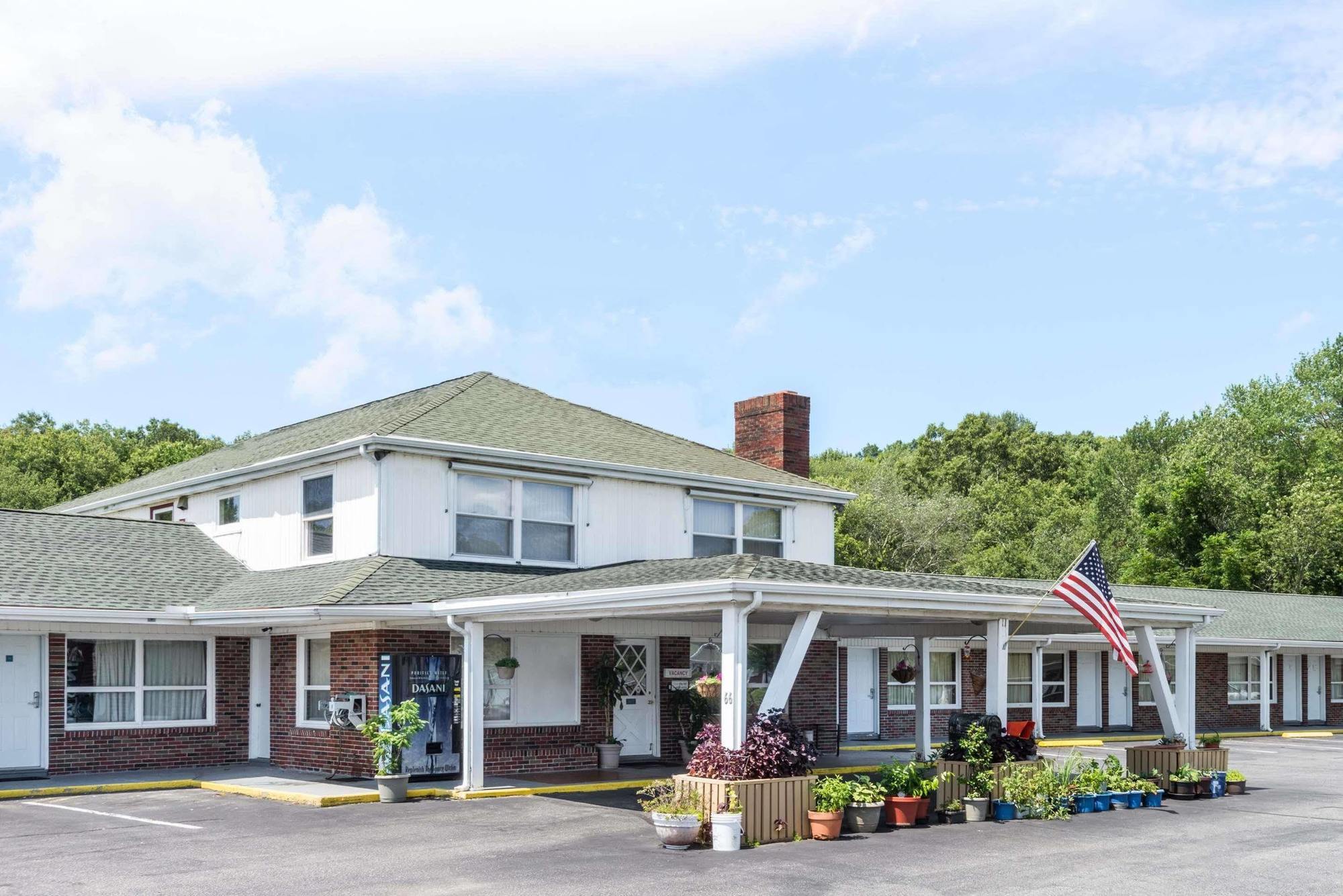 Elite Inn Moosup Exterior foto